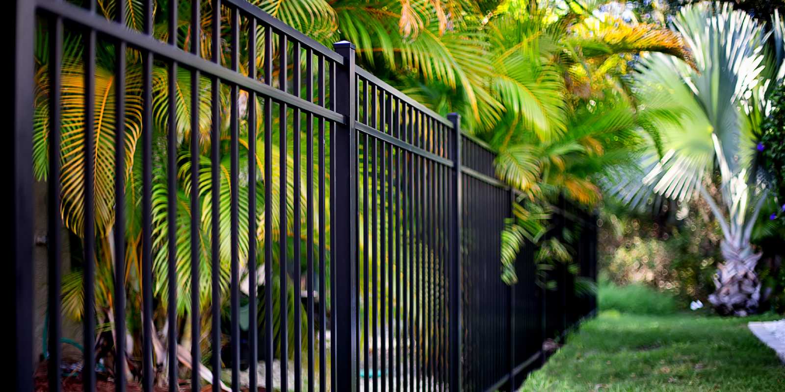 Aluminum fence installation, Oahu. Fencing company, Widner Builders.